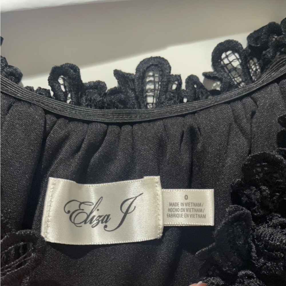 Black dress size 0, like new.